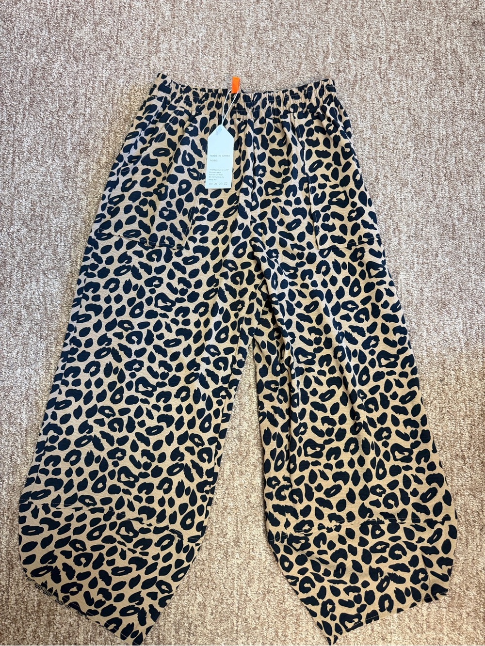 Slight barrel pants - stretchy waist - size small